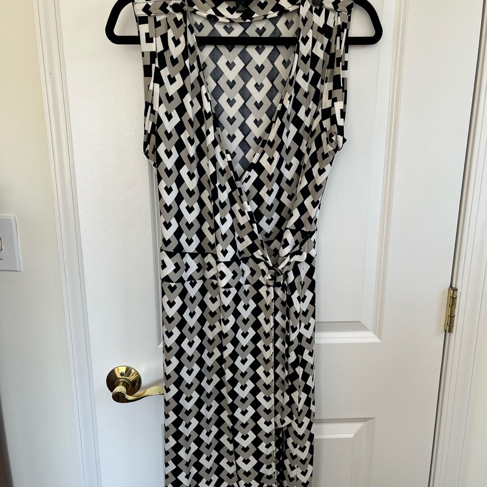 Banana Republic Stylish Black and White Wrap Dress